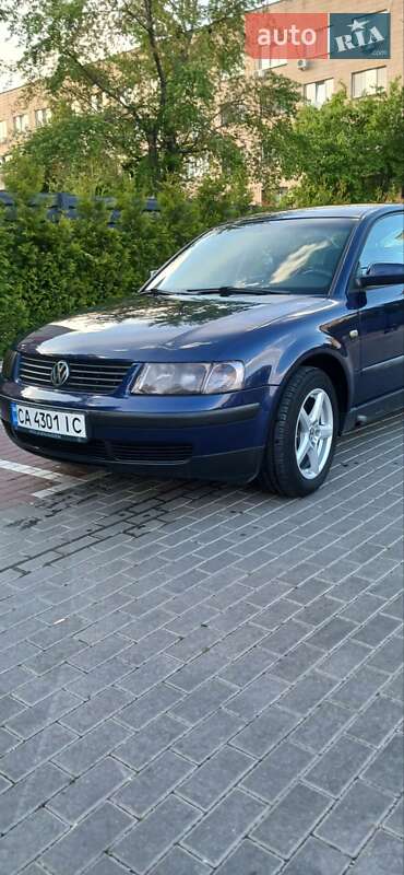 Седан Volkswagen Passat 1999 в Черкассах