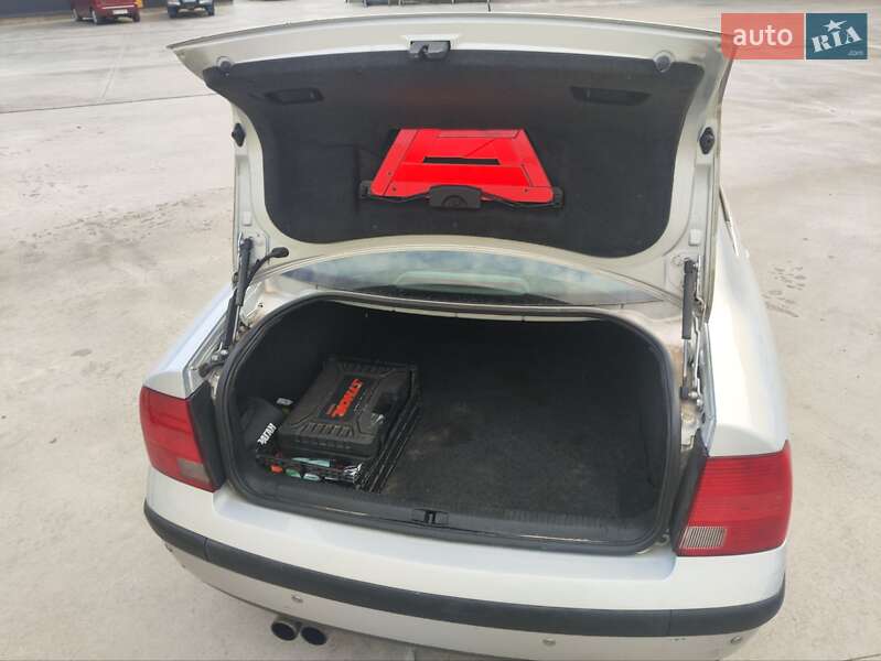 Седан Volkswagen Passat 1997 в Радехові