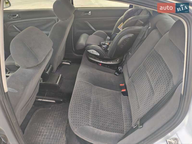 Седан Volkswagen Passat 1997 в Радехові