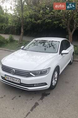 Седан Volkswagen Passat 2015 в Києві