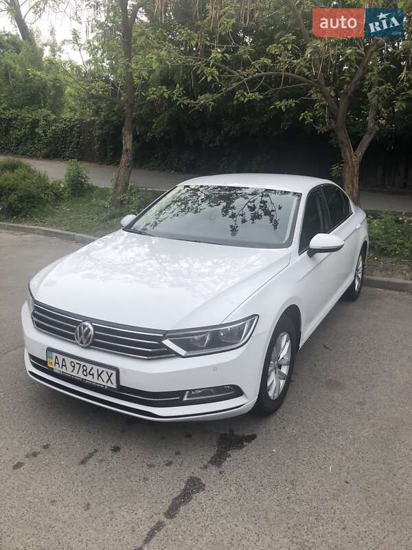 Седан Volkswagen Passat 2015 в 