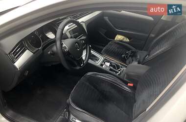Седан Volkswagen Passat 2015 в 