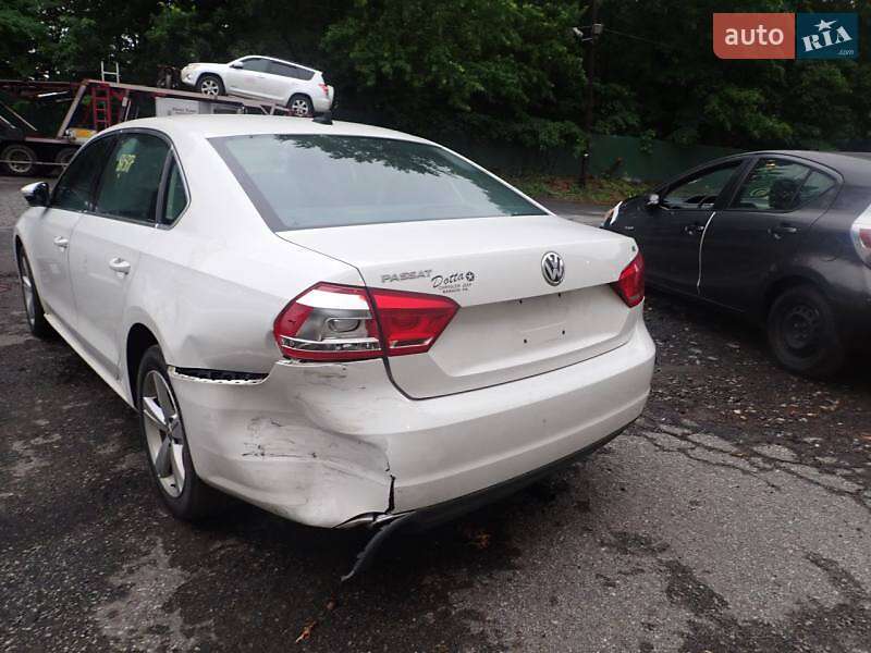 Седан Volkswagen Passat 2011 в Киеве