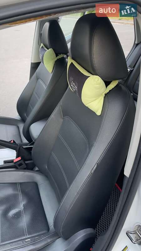 Седан Volkswagen Passat 2011 в Киеве