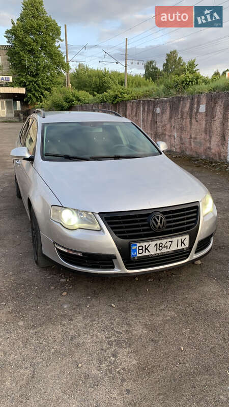 Універсал Volkswagen Passat 2005 в Рівному