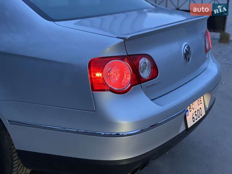 Седан Volkswagen Passat 2010 в Львове