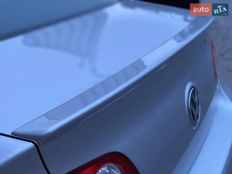 Седан Volkswagen Passat 2010 в Львове
