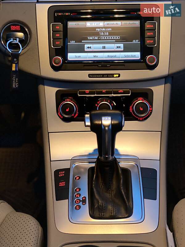 Седан Volkswagen Passat 2010 в Львове