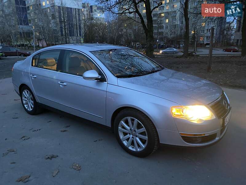 Седан Volkswagen Passat 2010 в Львове