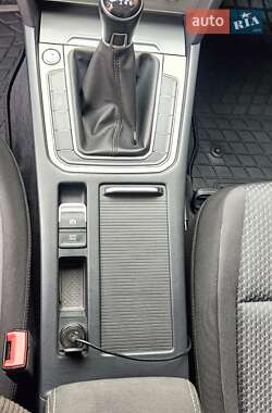Универсал Volkswagen Passat 2014 в Киеве