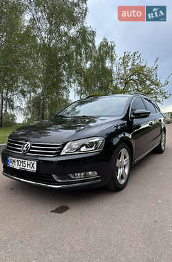 Універсал Volkswagen Passat 2011 в Житомирі