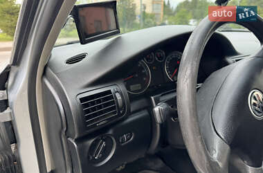 Седан Volkswagen Passat 2001 в 