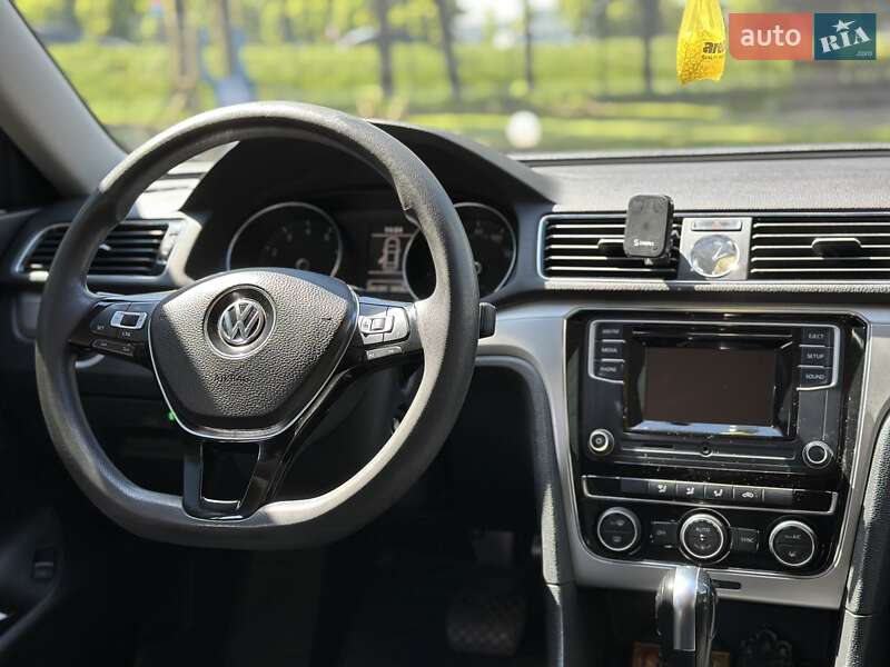 Седан Volkswagen Passat 2016 в Києві