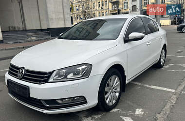 Седан Volkswagen Passat 2012 в 