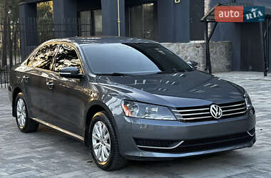 Седан Volkswagen Passat 2012 в Охтирці
