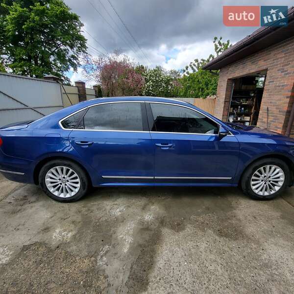 Седан Volkswagen Passat 2016 в Киеве