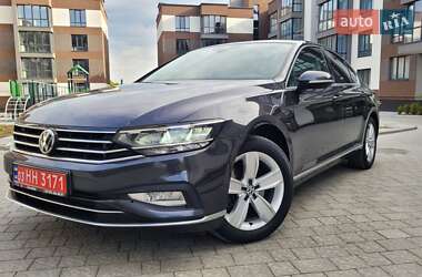 Седан Volkswagen Passat 2020 в Львове