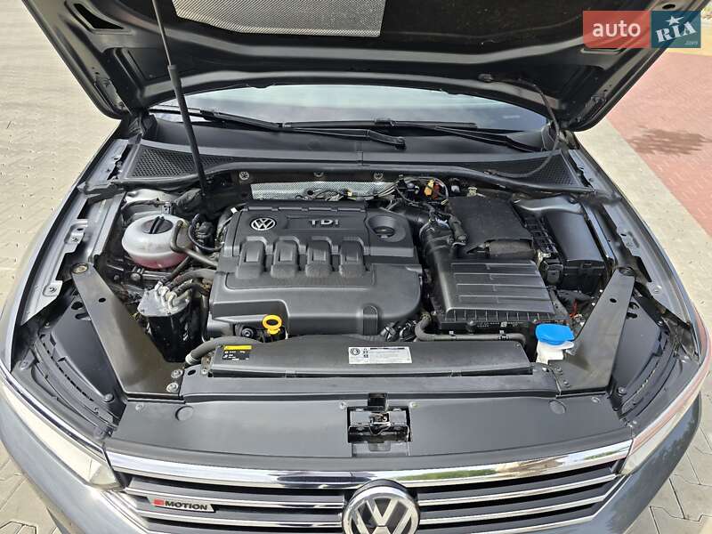 Седан Volkswagen Passat 2016 в Ковелі