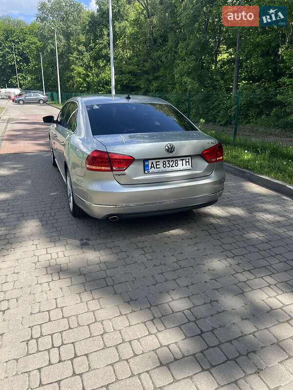 Седан Volkswagen Passat 2013 в Києві