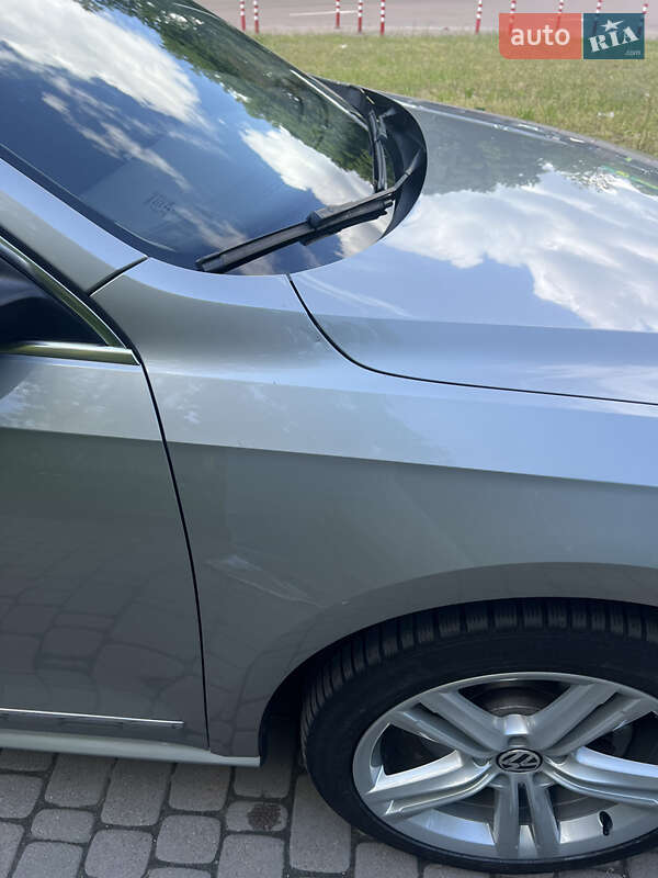 Седан Volkswagen Passat 2013 в Києві