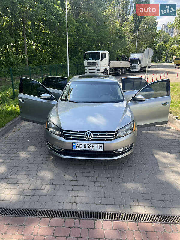 Седан Volkswagen Passat 2013 в Києві