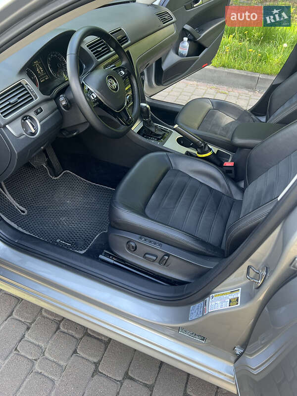 Седан Volkswagen Passat 2013 в Києві