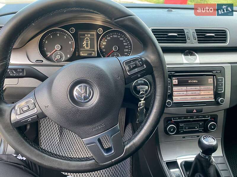 Универсал Volkswagen Passat 2011 в Луцке