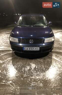 Седан Volkswagen Passat 1999 в Умани