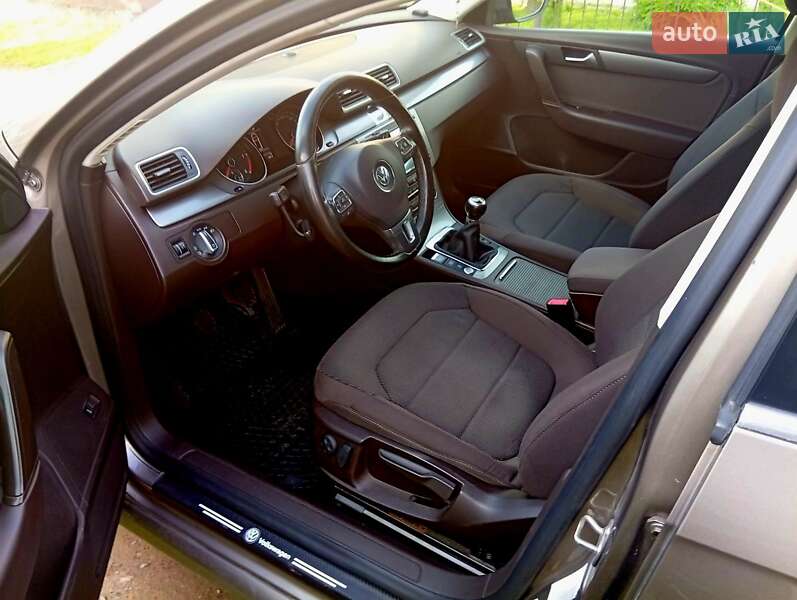 Універсал Volkswagen Passat 2011 в Львові