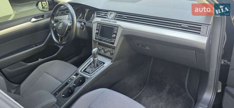 Седан Volkswagen Passat 2019 в Києві