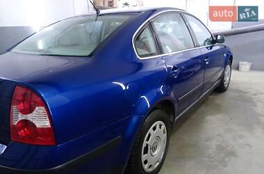 Седан Volkswagen Passat 2001 в 