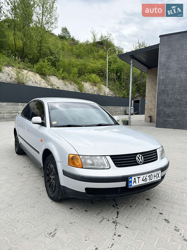 Седан Volkswagen Passat 1997 в Галичі
