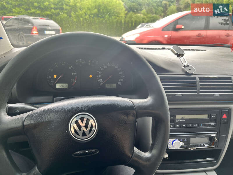Седан Volkswagen Passat 1997 в Галичі