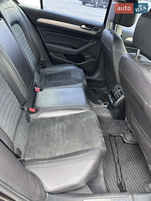 Седан Volkswagen Passat 2015 в Києві фото 9 Седан Volkswagen Passat 2015 в Києві