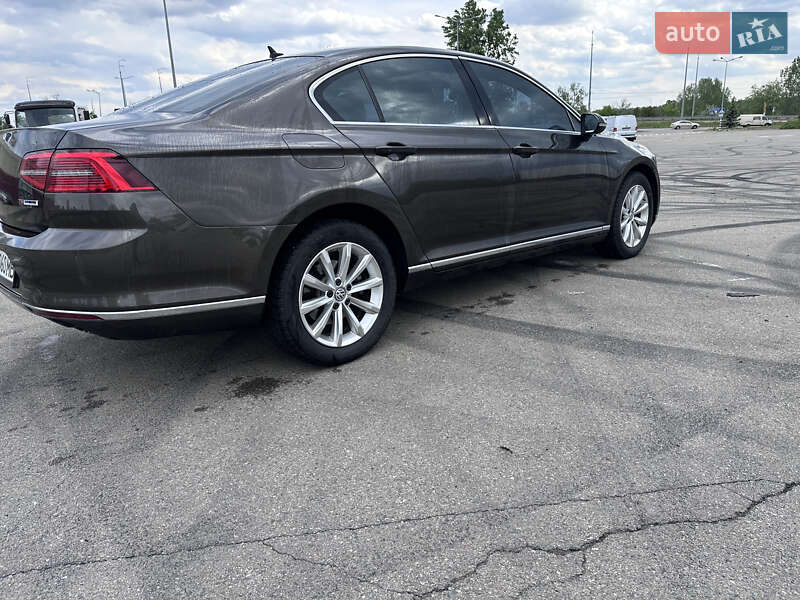 Седан Volkswagen Passat 2015 в Києві фото 10 Седан Volkswagen Passat 2015 в Києві