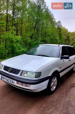 Универсал Volkswagen Passat 1994 в Тростянце