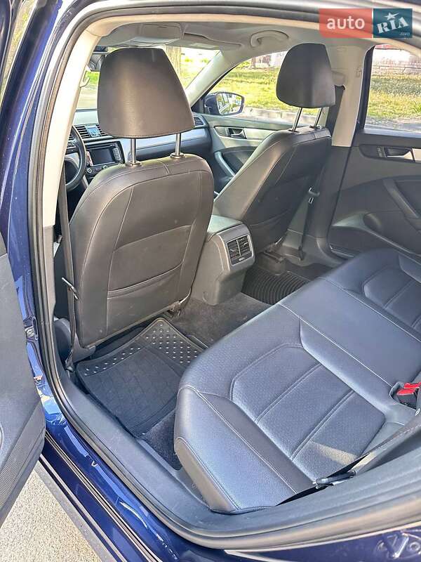 Седан Volkswagen Passat 2013 в Києві