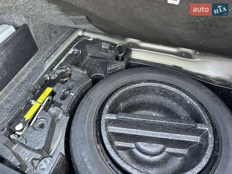 Седан Volkswagen Passat 2010 в Ромнах