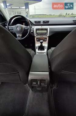 Універсал Volkswagen Passat 2010 в 
