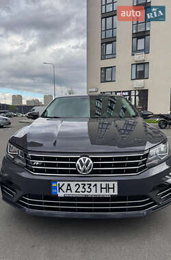 Седан Volkswagen Passat 2016 в Киеве