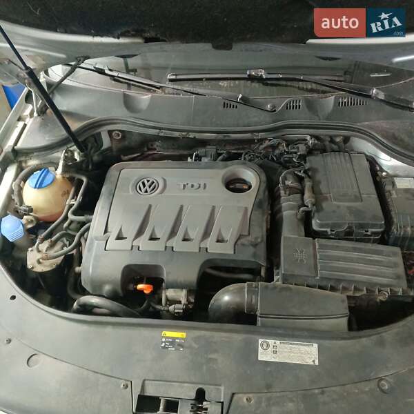 Универсал Volkswagen Passat 2012 в Коцюбинском