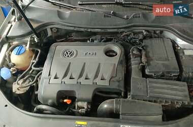 Универсал Volkswagen Passat 2012 в 