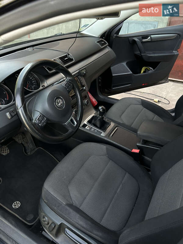 Универсал Volkswagen Passat 2012 в Нововолынске фото 18 Универсал Volkswagen Passat 2012 в Нововолынске
