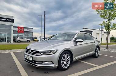 Седан Volkswagen Passat 2015 в Мукачевому