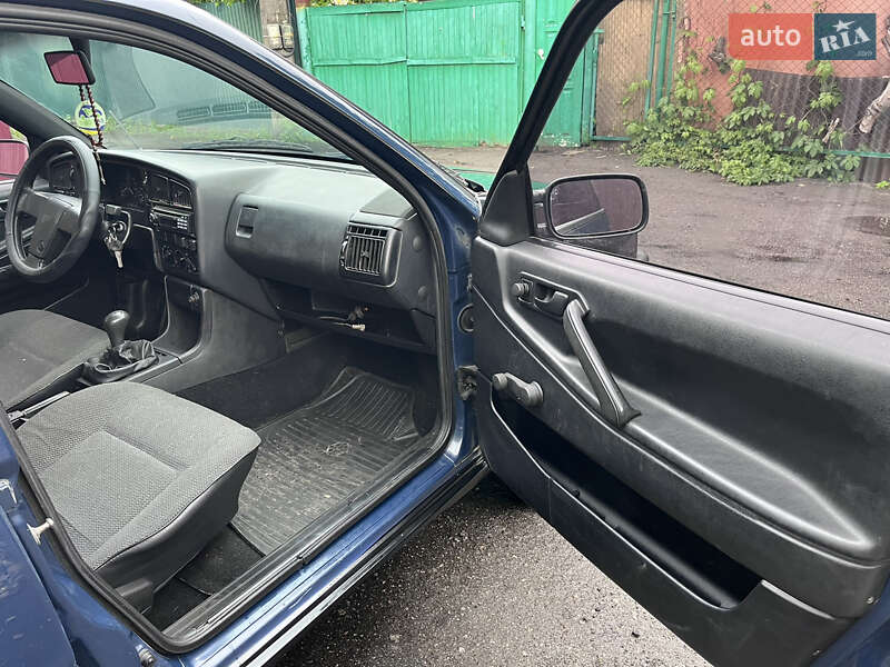 Универсал Volkswagen Passat 1990 в Киеве