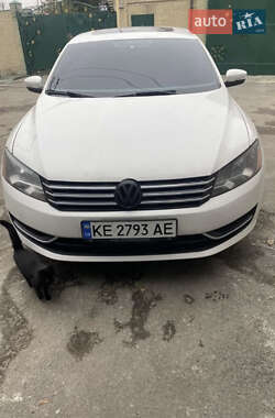 Седан Volkswagen Passat 2012 в Дніпрі