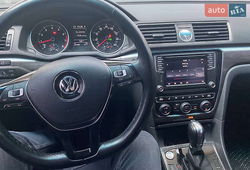 Седан Volkswagen Passat 2017 в Ивано-Франковске
