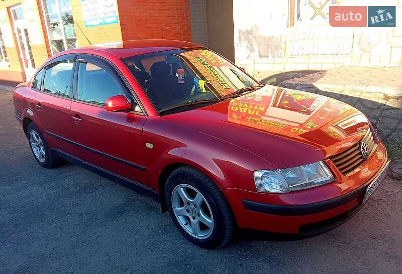 Седан Volkswagen Passat 1998 в Новоукраинке