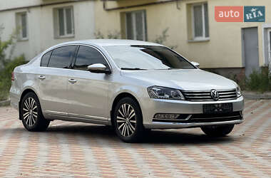Седан Volkswagen Passat 2012 в Ужгороді