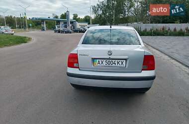 Седан Volkswagen Passat 1999 в 